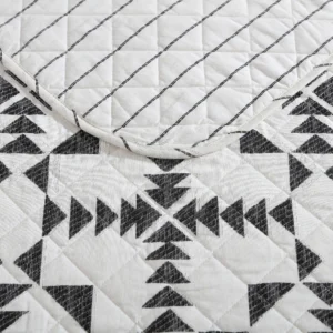 Full/Queen Reversible Arrowhead Quilt Set
