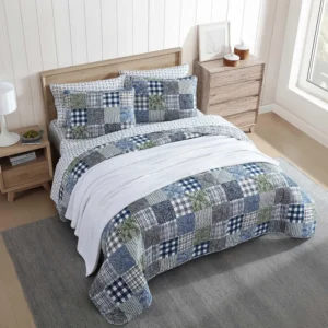 Full/Queen Reversible Plaid & Floral Patchwork Quilt Set