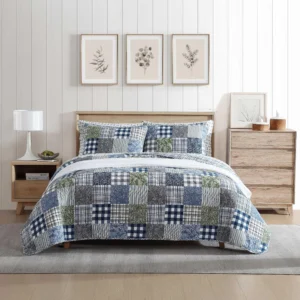 Full/Queen Reversible Plaid & Floral Patchwork Quilt Set