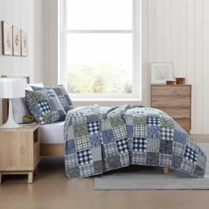 Full/Queen Reversible Plaid & Floral Patchwork Quilt Set